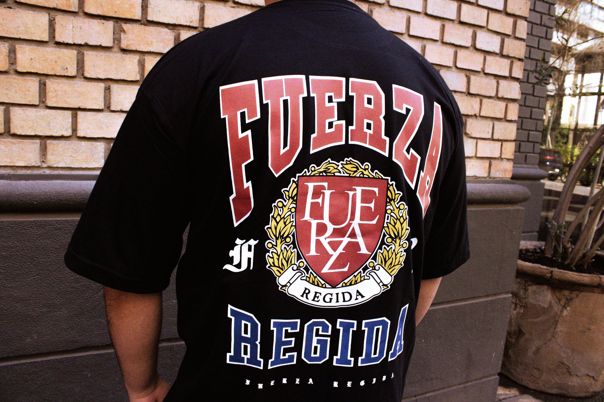 Polera "Escudo FR" – Fuerza Regida
