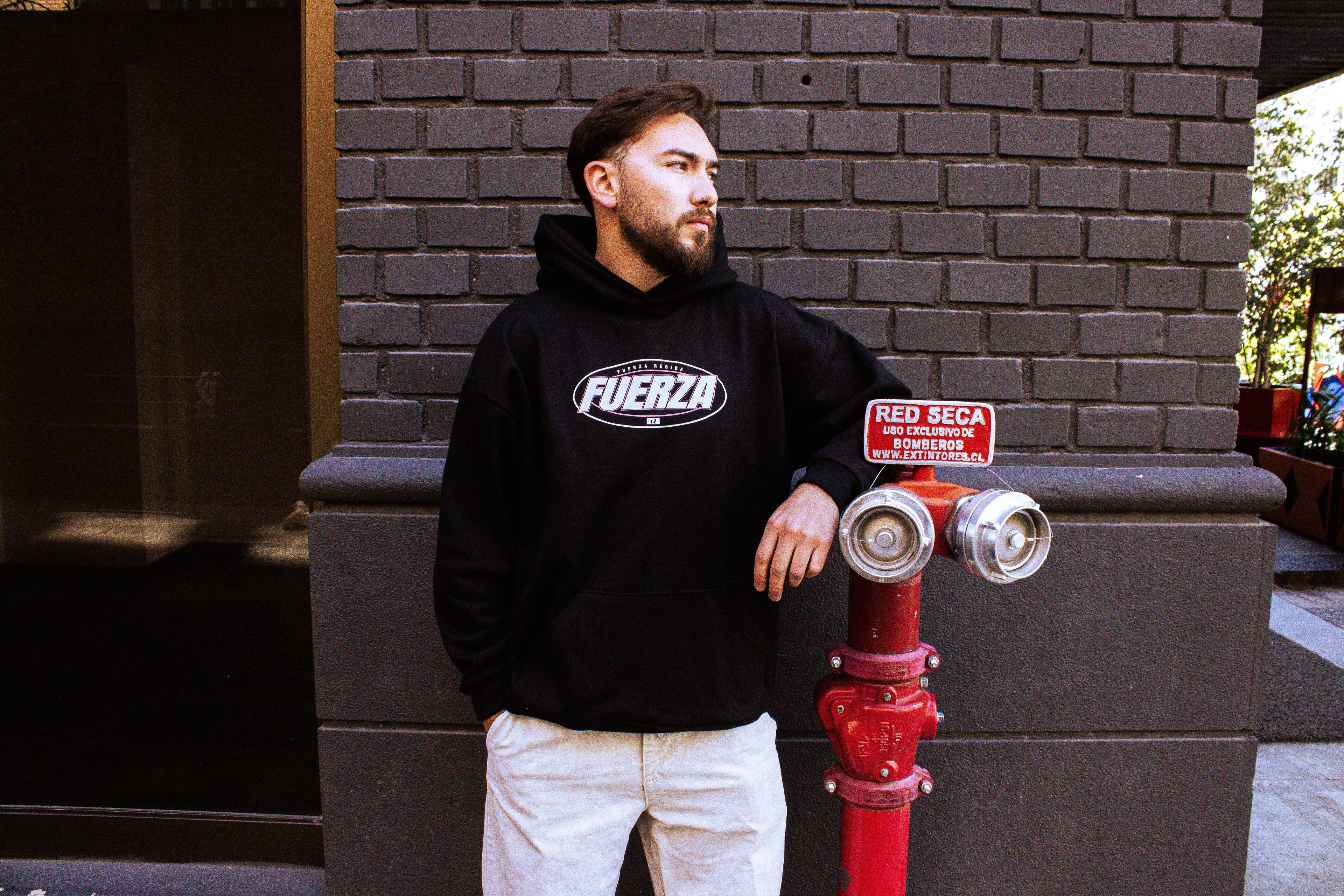 Hoodie "Iluminado" – Fuerza Regida
