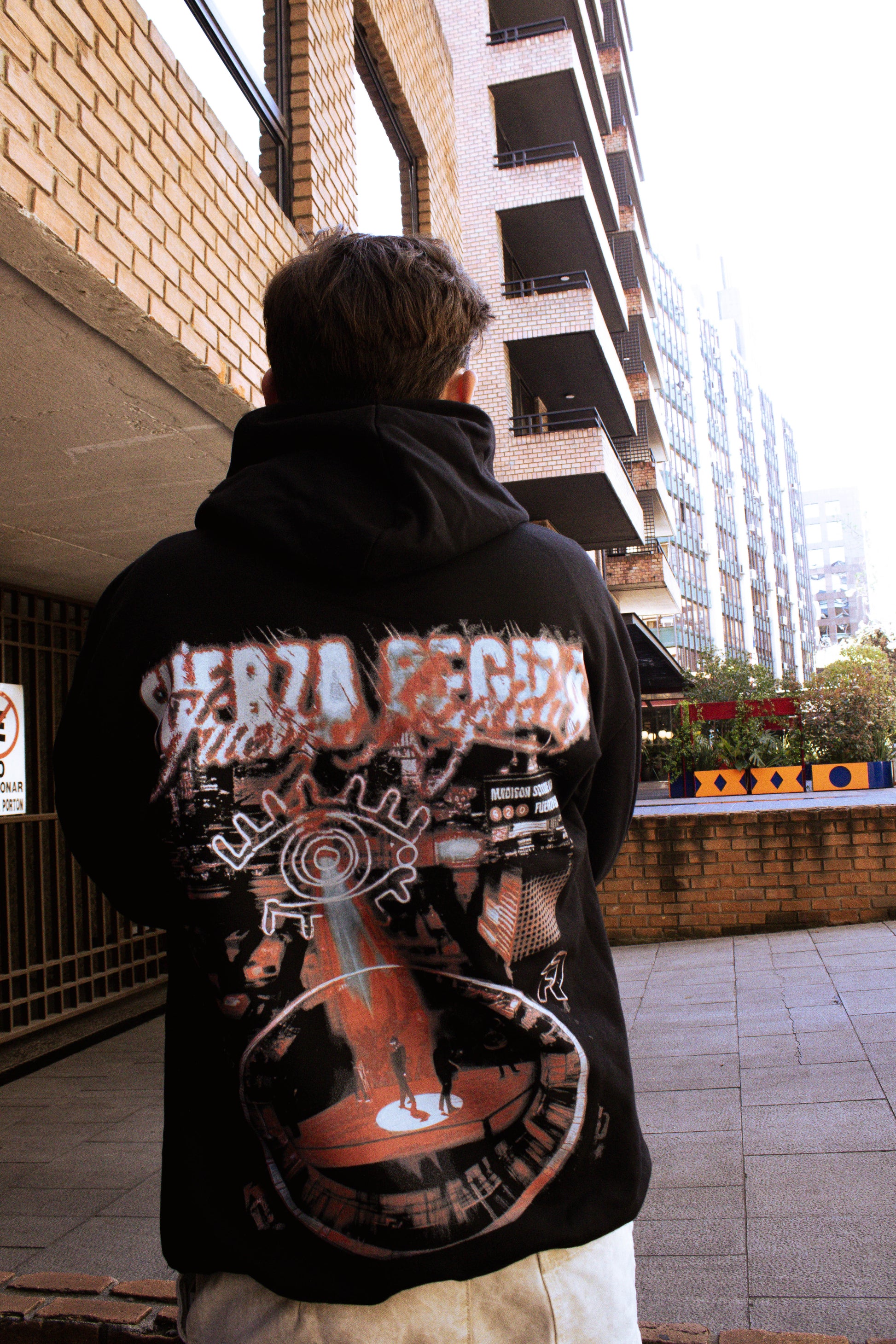 Hoodie "Iluminado" – Fuerza Regida